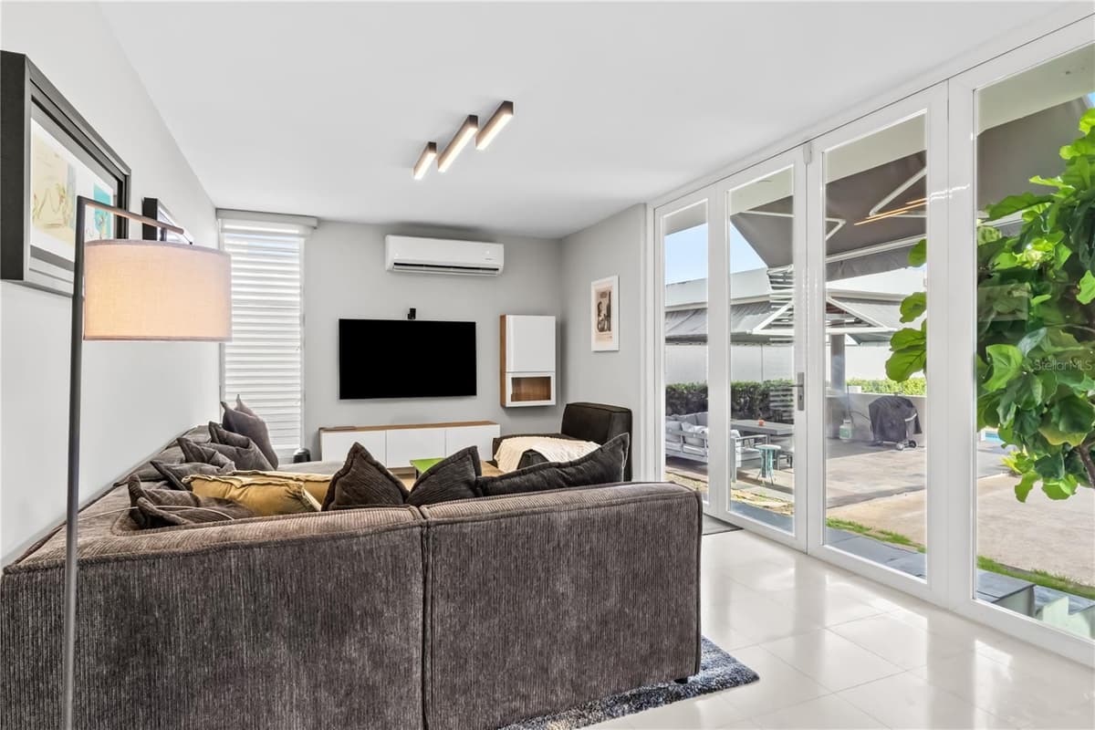 236 REY FERNANDO — photo 7 of 16