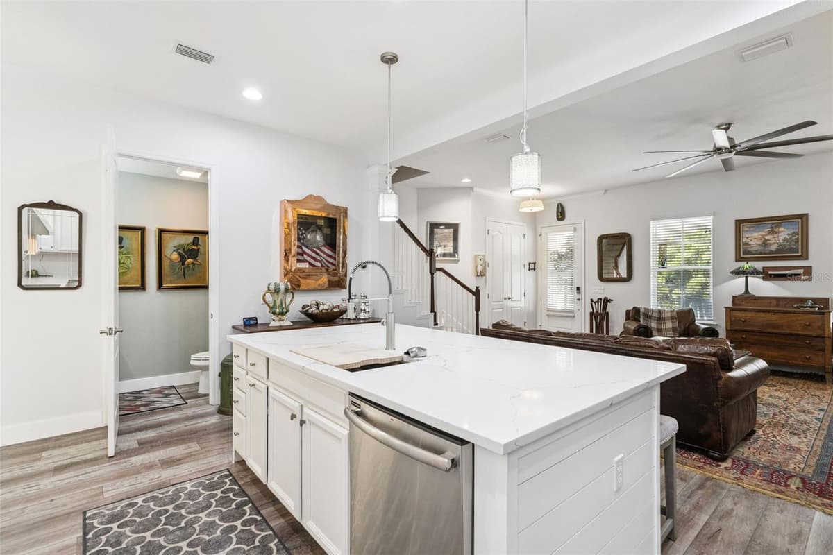 1526 RESOLUTE STREET — photo 15 of 63