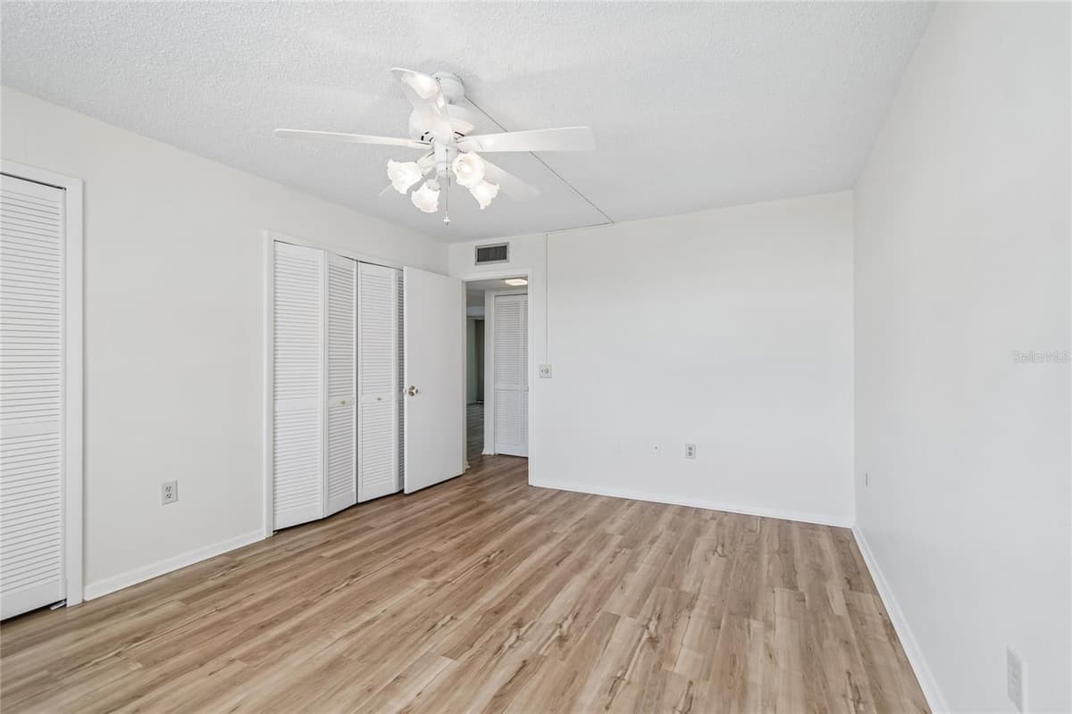 7600 SUN ISLAND DRIVE — photo 36 of 73