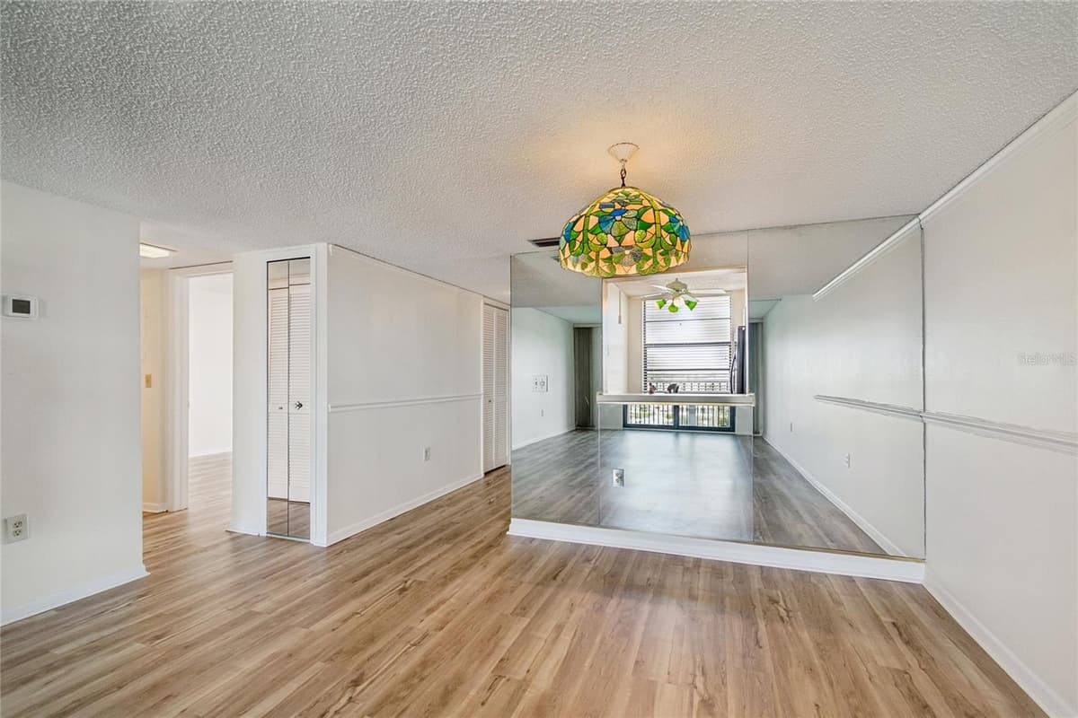 7600 SUN ISLAND DRIVE — photo 23 of 73