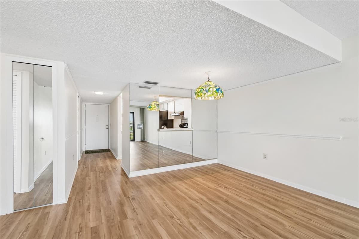7600 SUN ISLAND DRIVE — photo 22 of 73
