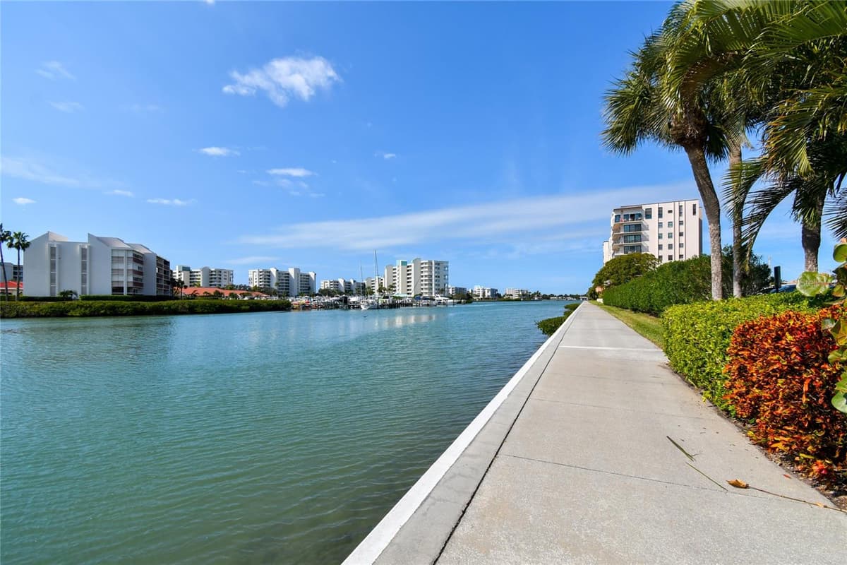 7600 SUN ISLAND DRIVE — photo 59 of 73