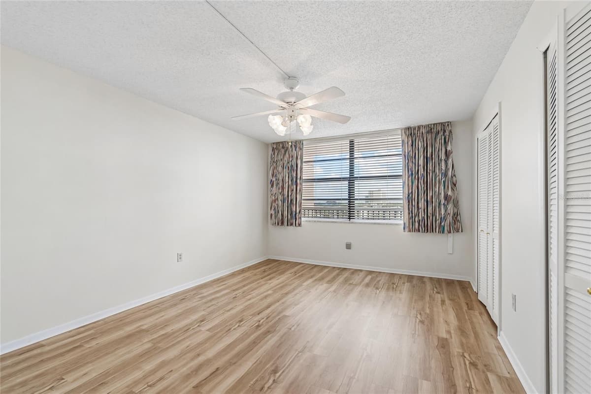 7600 SUN ISLAND DRIVE — photo 34 of 73