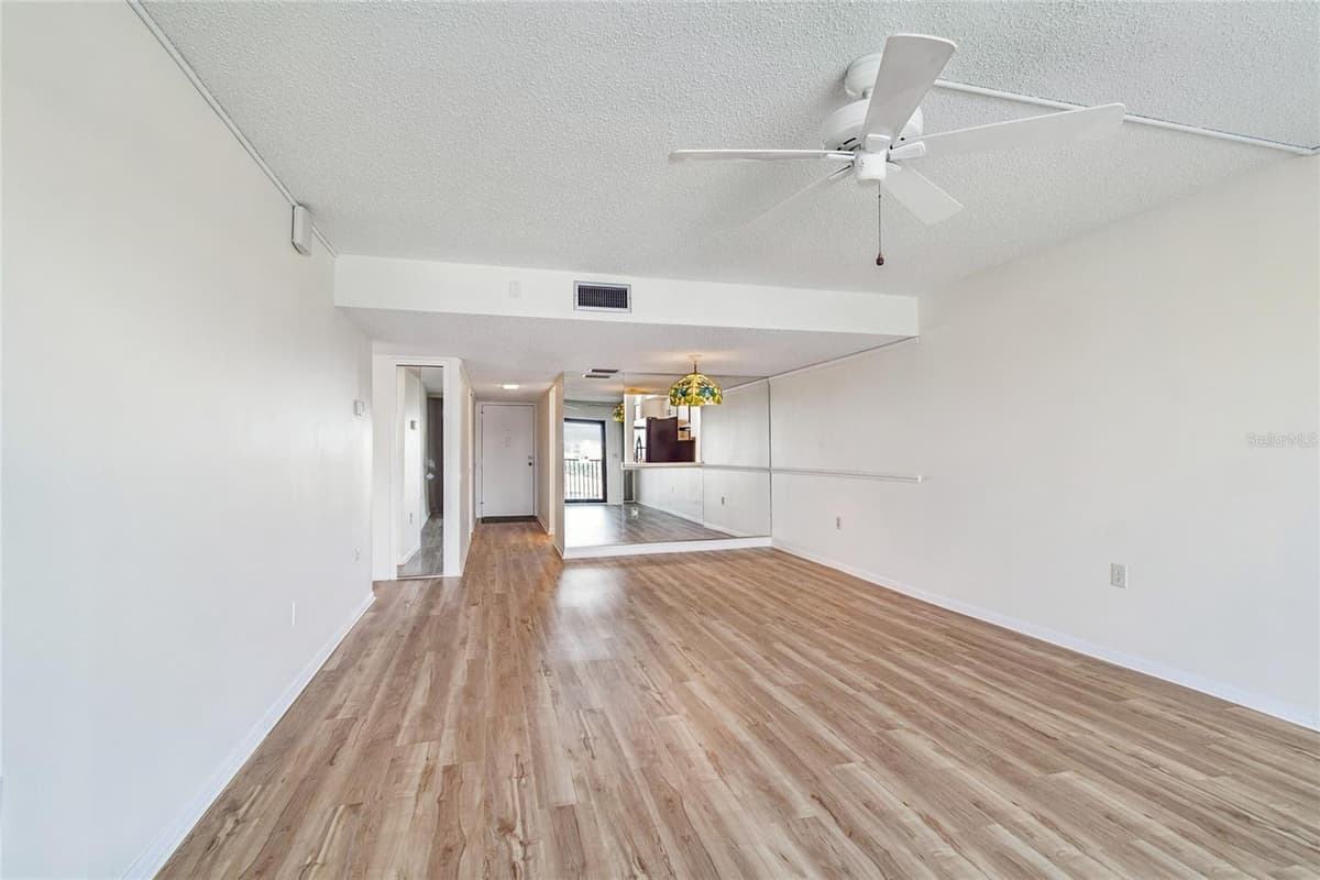 7600 SUN ISLAND DRIVE — photo 24 of 73