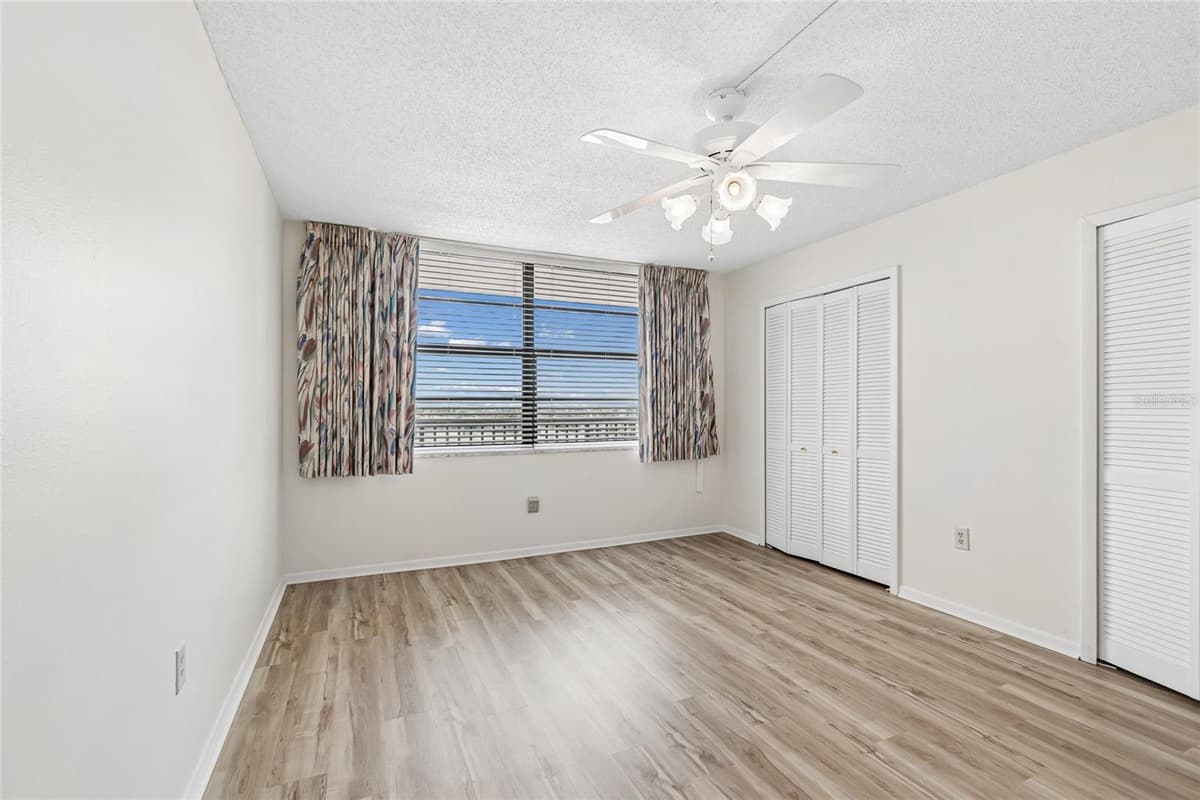 7600 SUN ISLAND DRIVE — photo 35 of 73