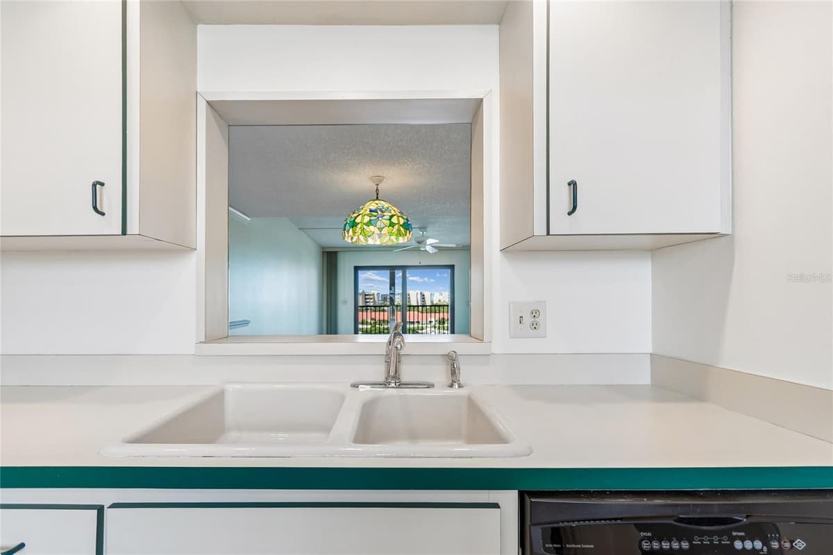 7600 SUN ISLAND DRIVE — photo 13 of 73