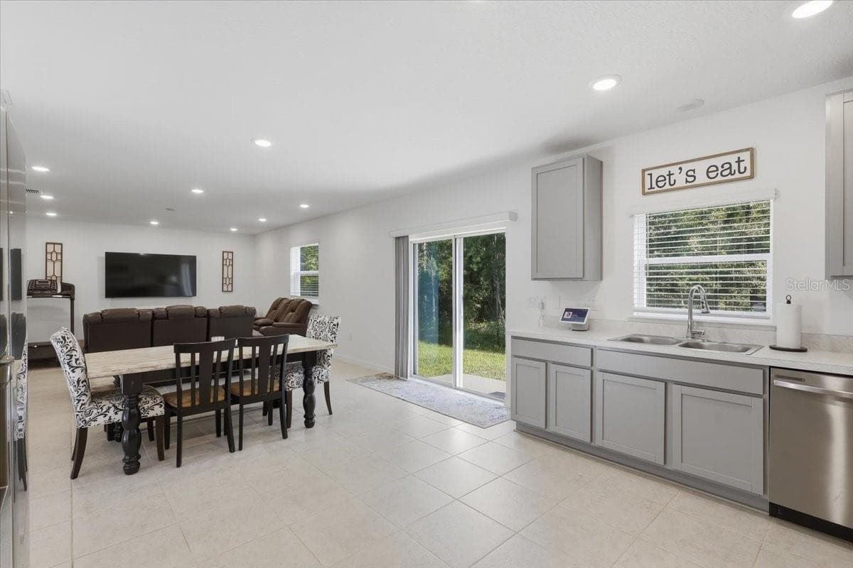4856 STEPHENS STREET — photo 10 of 65