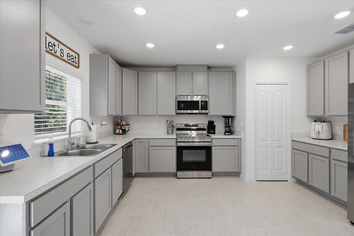 4856 STEPHENS STREET — photo 12 of 65