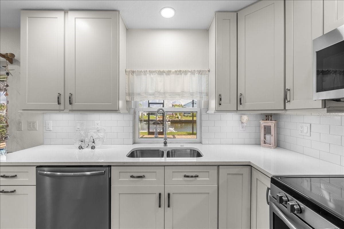 4267 CARLOS COURT — photo 6 of 42