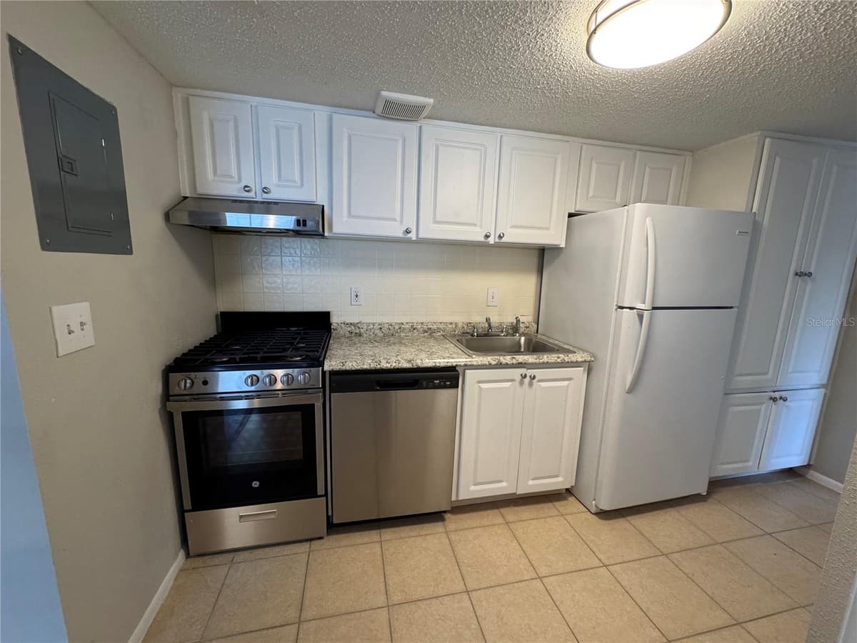 115 OYSTER BAY CIRCLE — photo 12 of 31