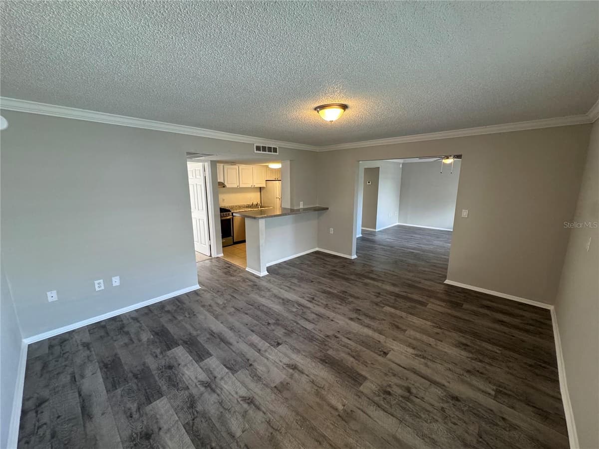 115 OYSTER BAY CIRCLE — photo 9 of 31