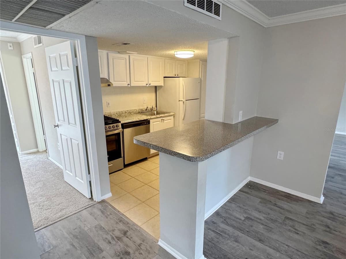 115 OYSTER BAY CIRCLE — photo 11 of 31