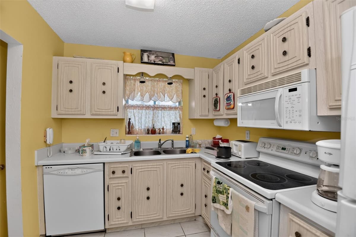 2711 HALIFAX AVENUE — photo 4 of 11