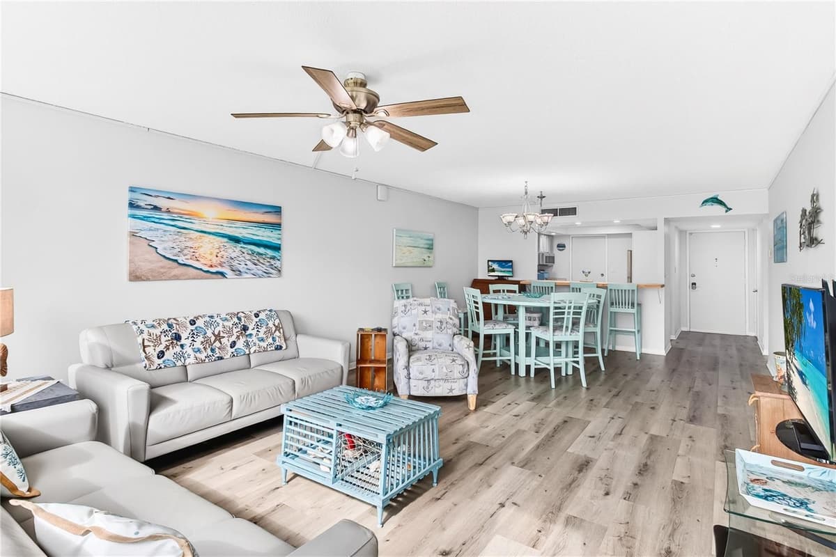 7400 SUN ISLAND DRIVE — photo 17 of 31