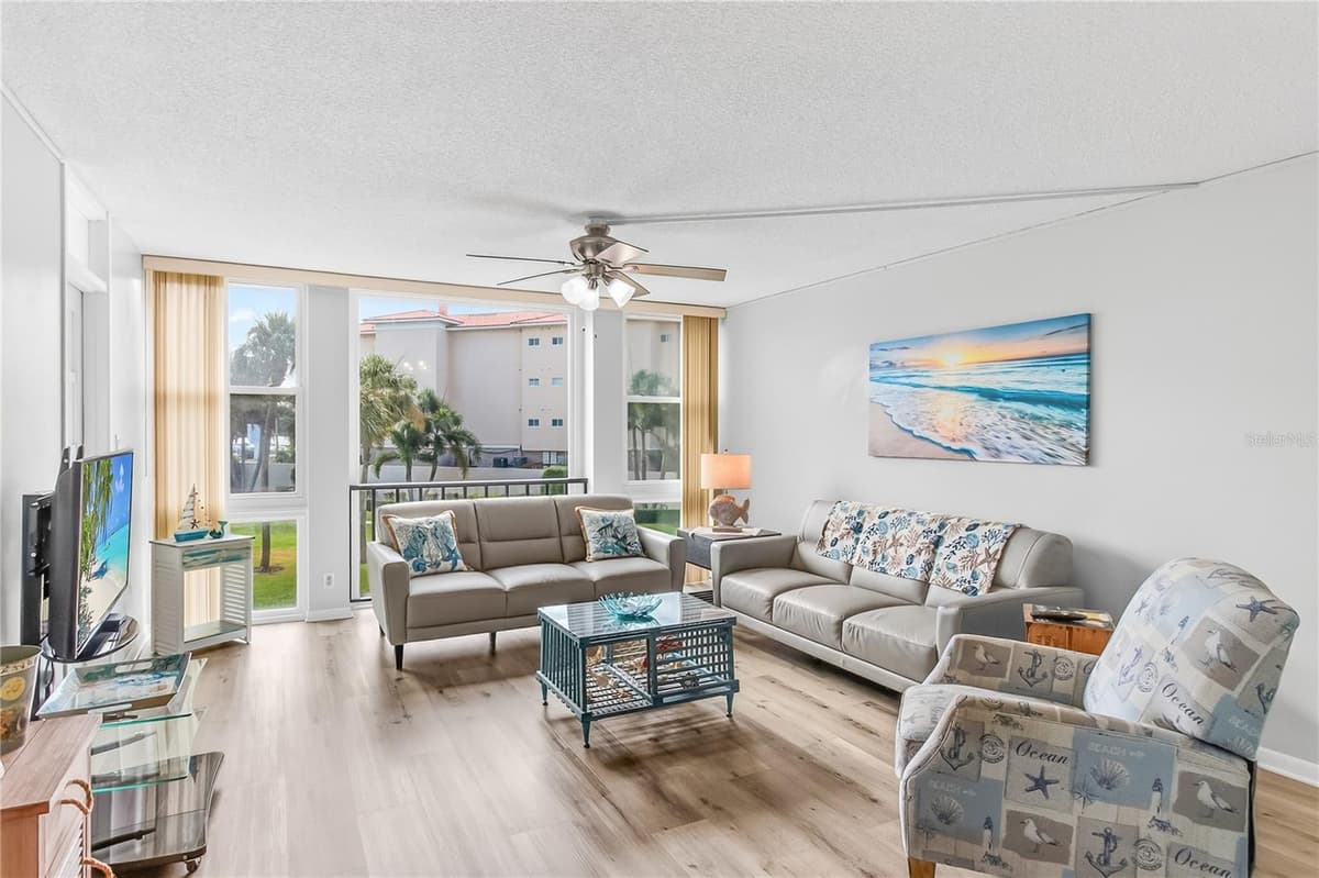 7400 SUN ISLAND DRIVE — photo 15 of 31