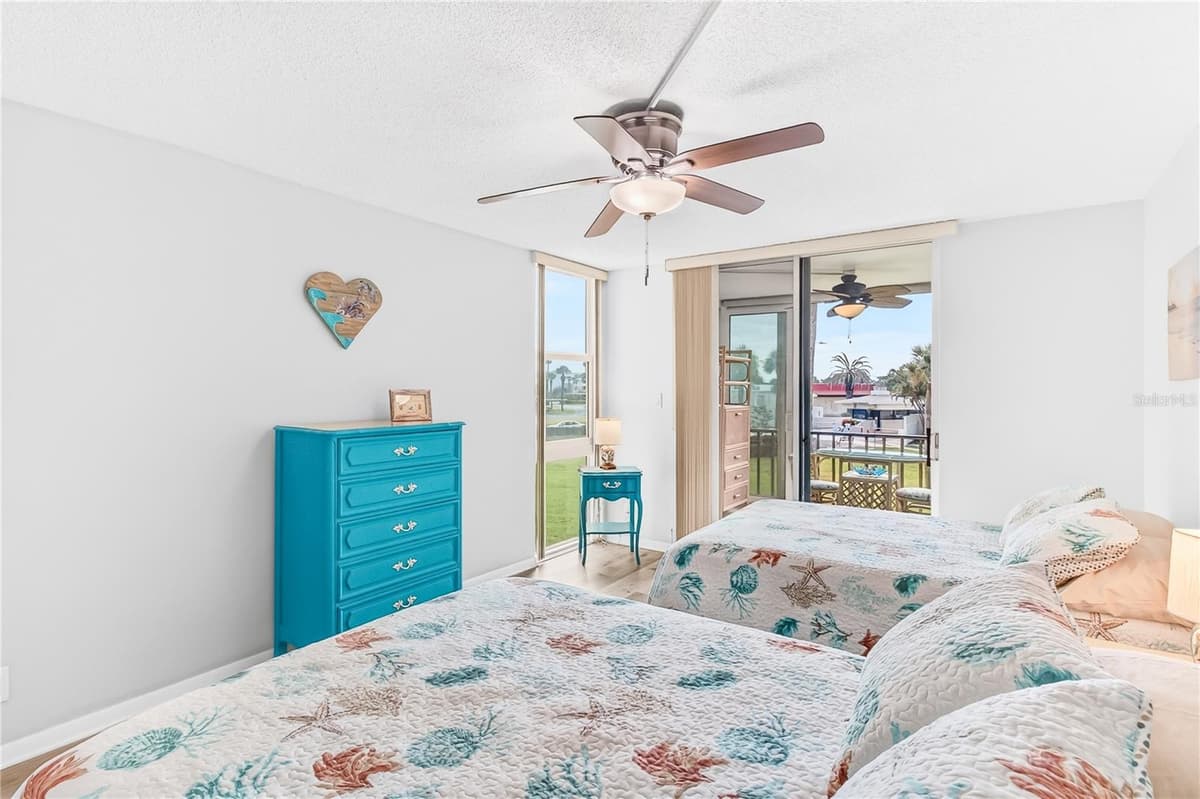 7400 SUN ISLAND DRIVE — photo 19 of 31