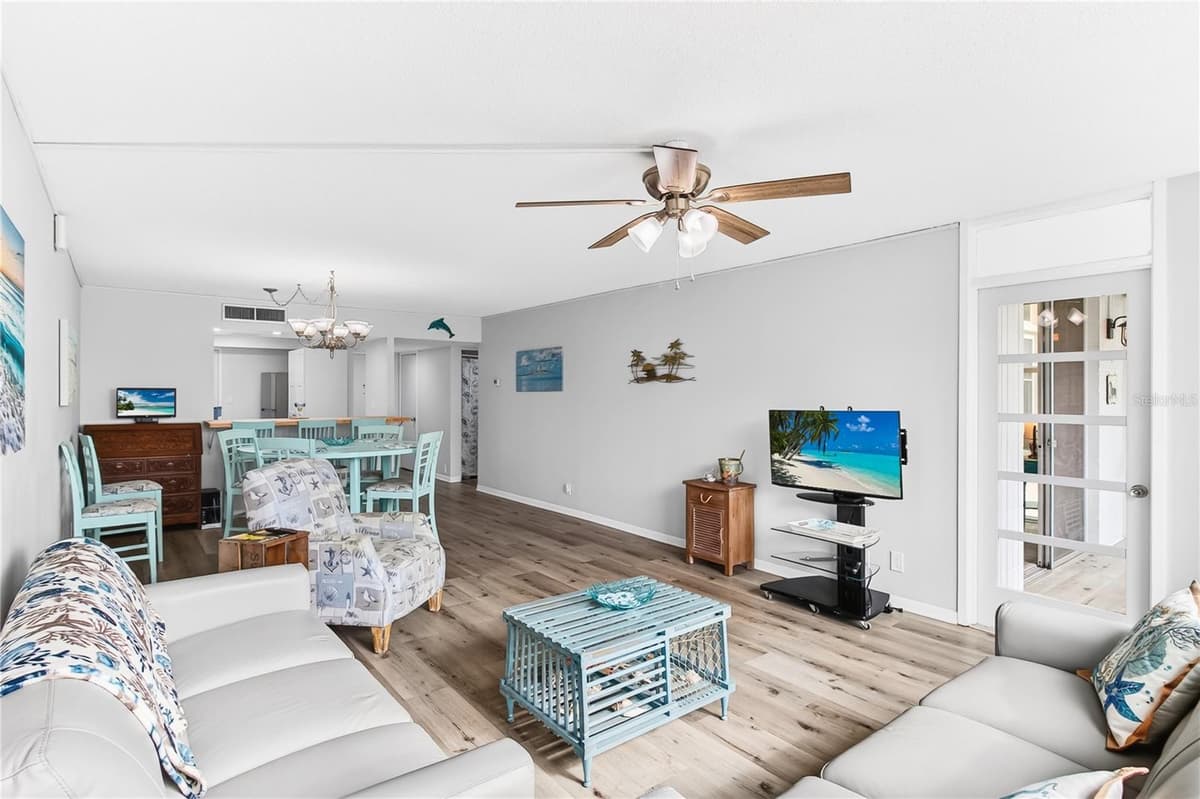 7400 SUN ISLAND DRIVE — photo 16 of 31