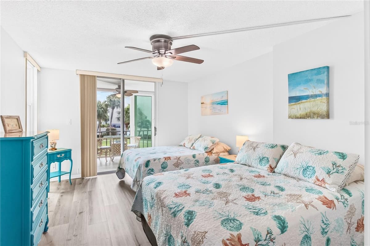 7400 SUN ISLAND DRIVE — photo 18 of 31