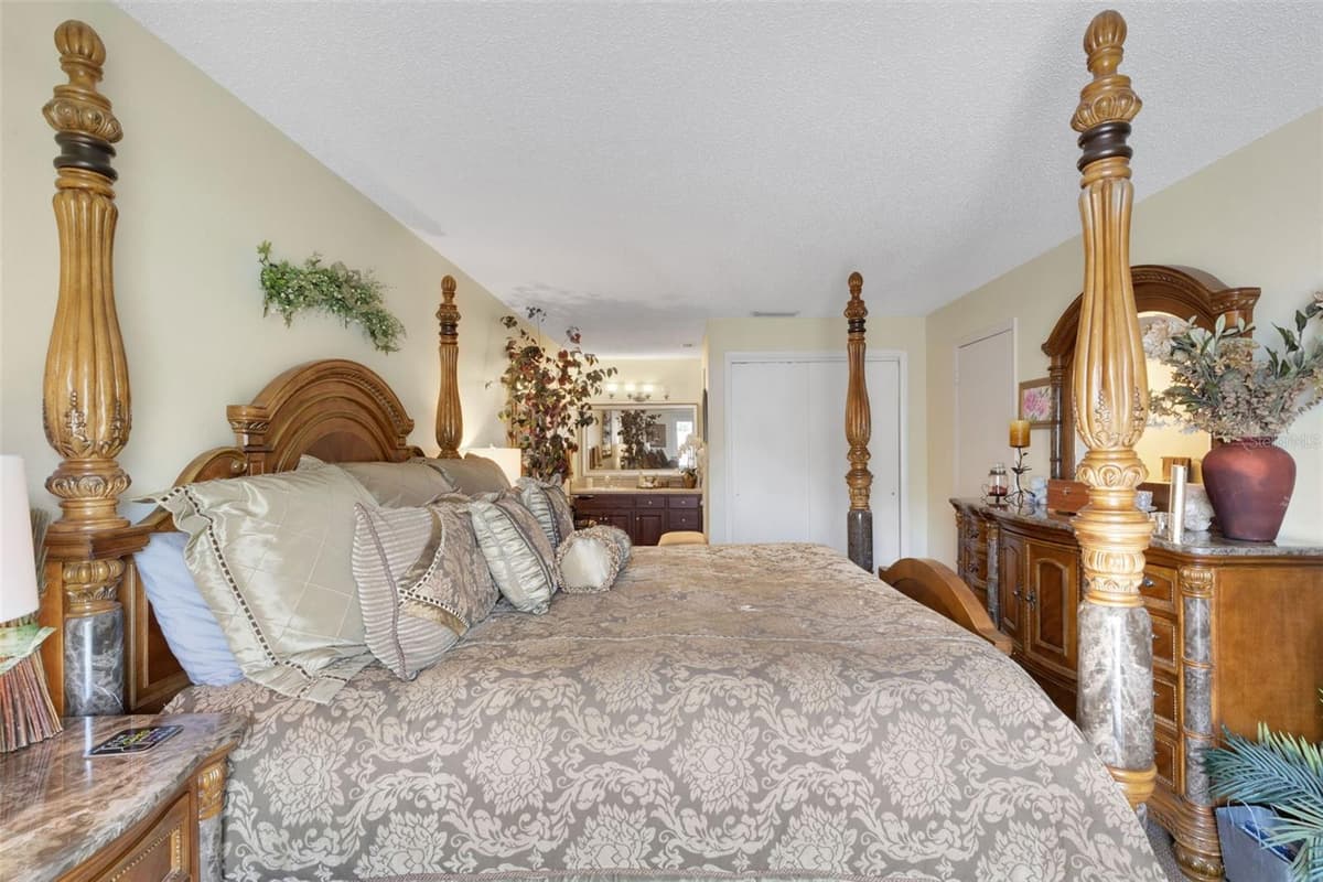 4223 OAK LOOP — photo 19 of 38