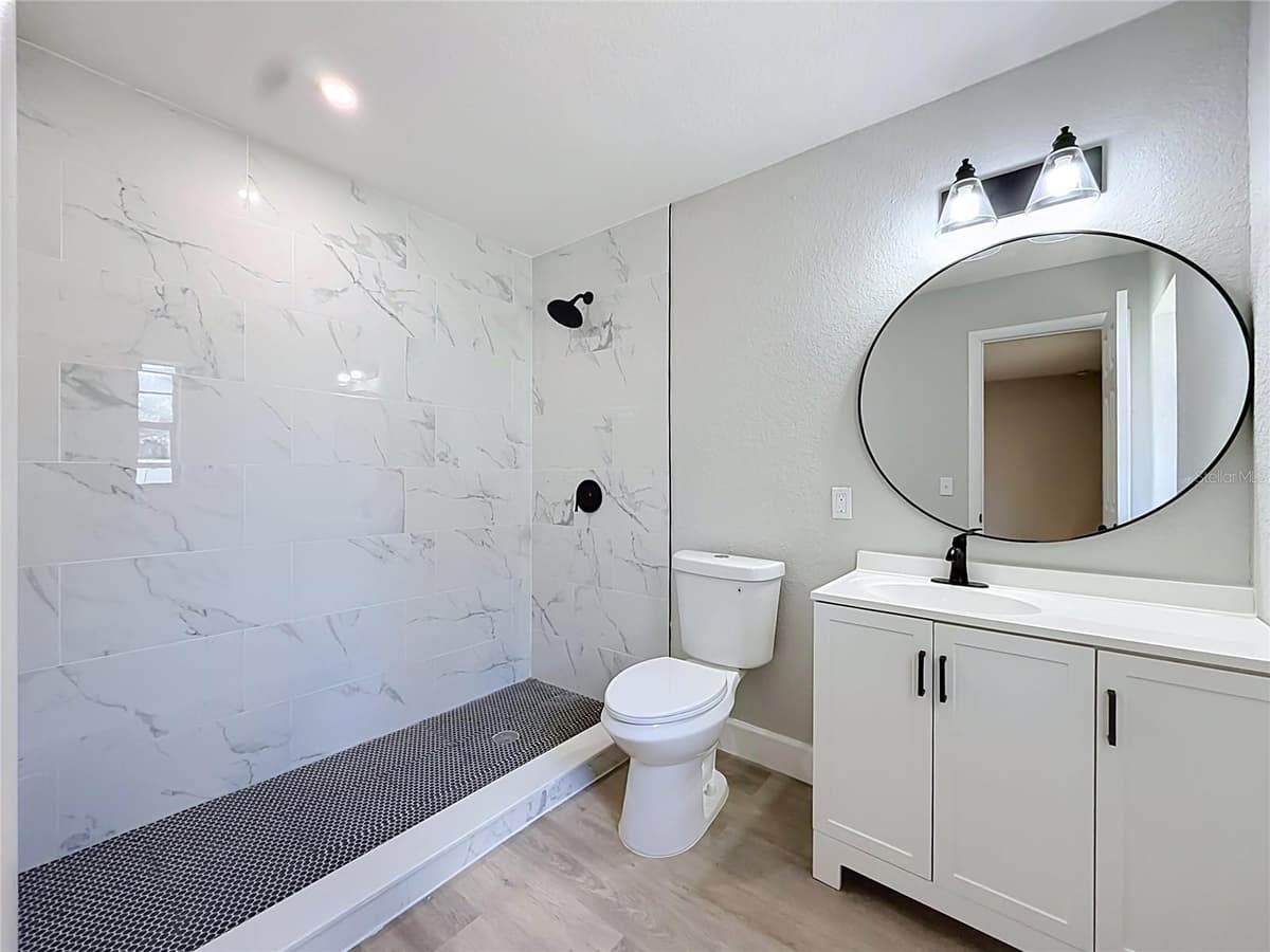 501 ROSE AVENUE — photo 17 of 26