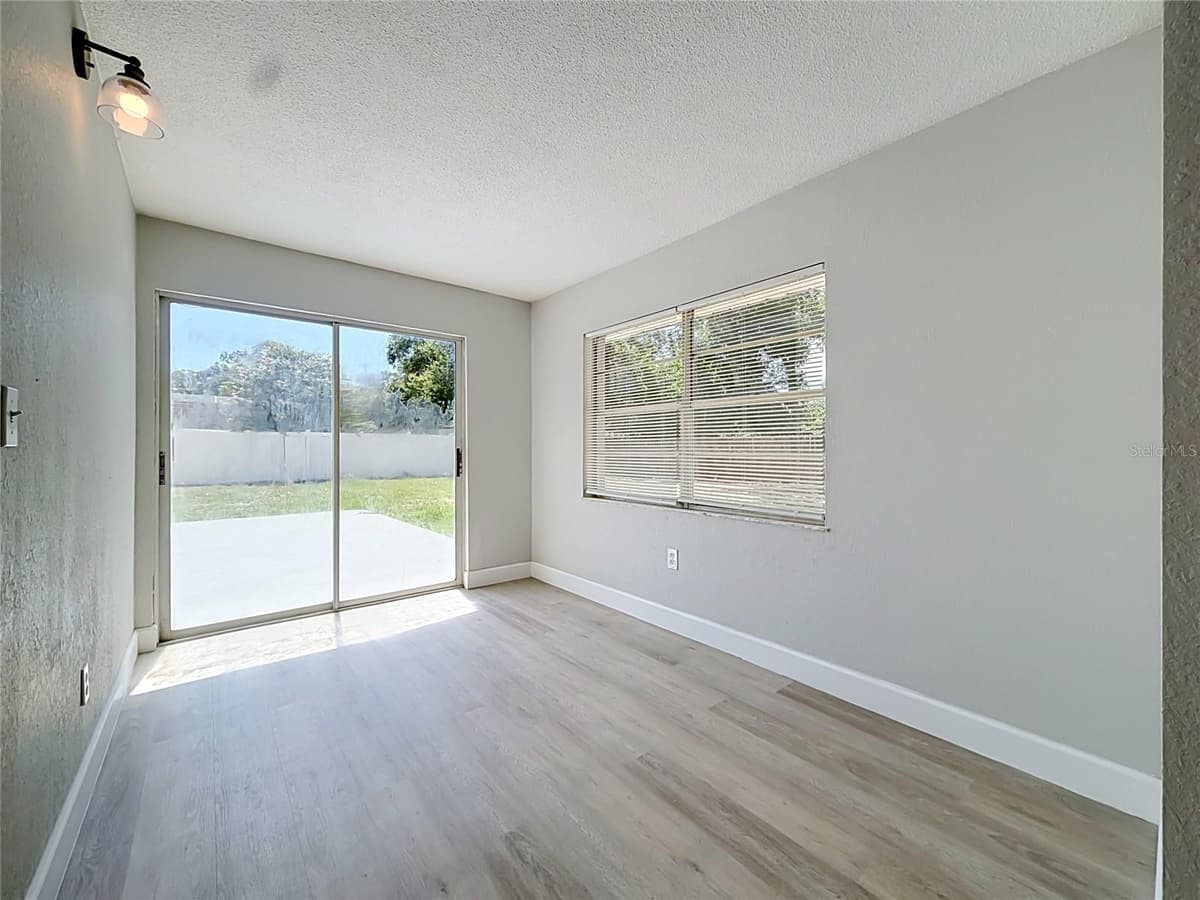 501 ROSE AVENUE — photo 18 of 26
