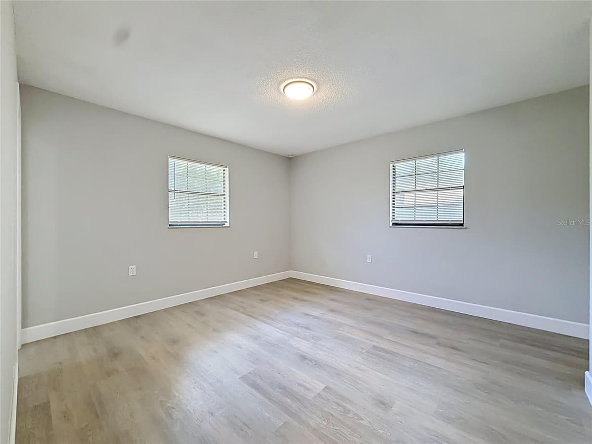 501 ROSE AVENUE — photo 19 of 26