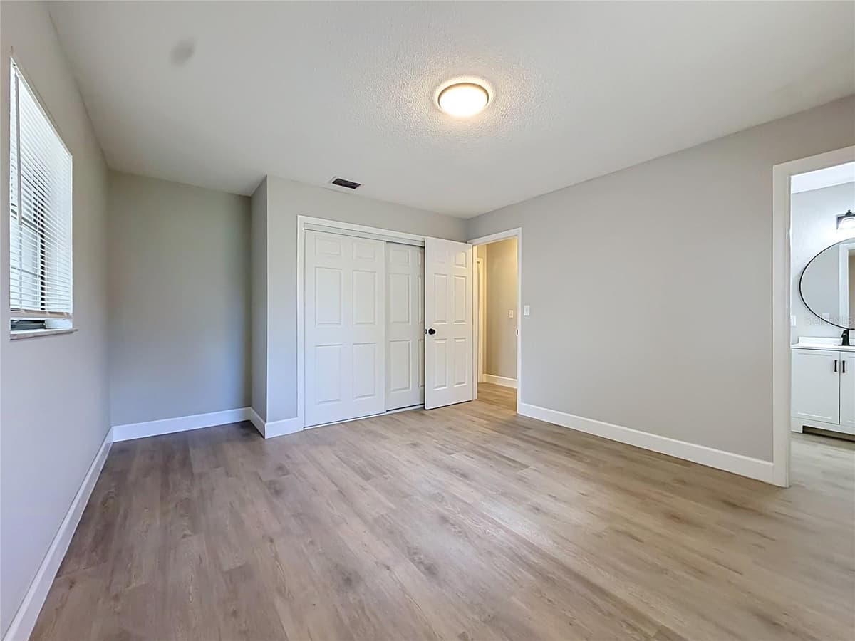 501 ROSE AVENUE — photo 16 of 26