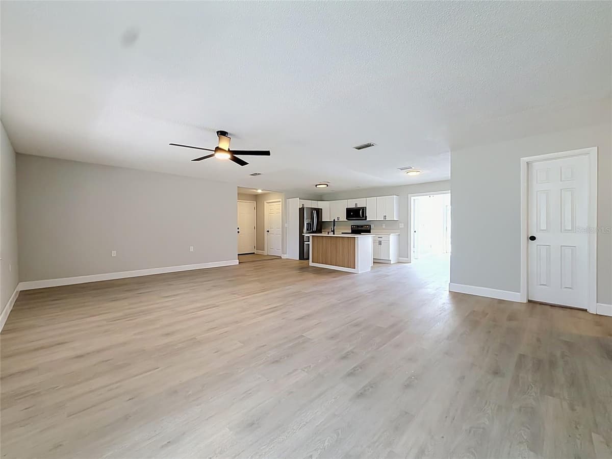 501 ROSE AVENUE — photo 4 of 26