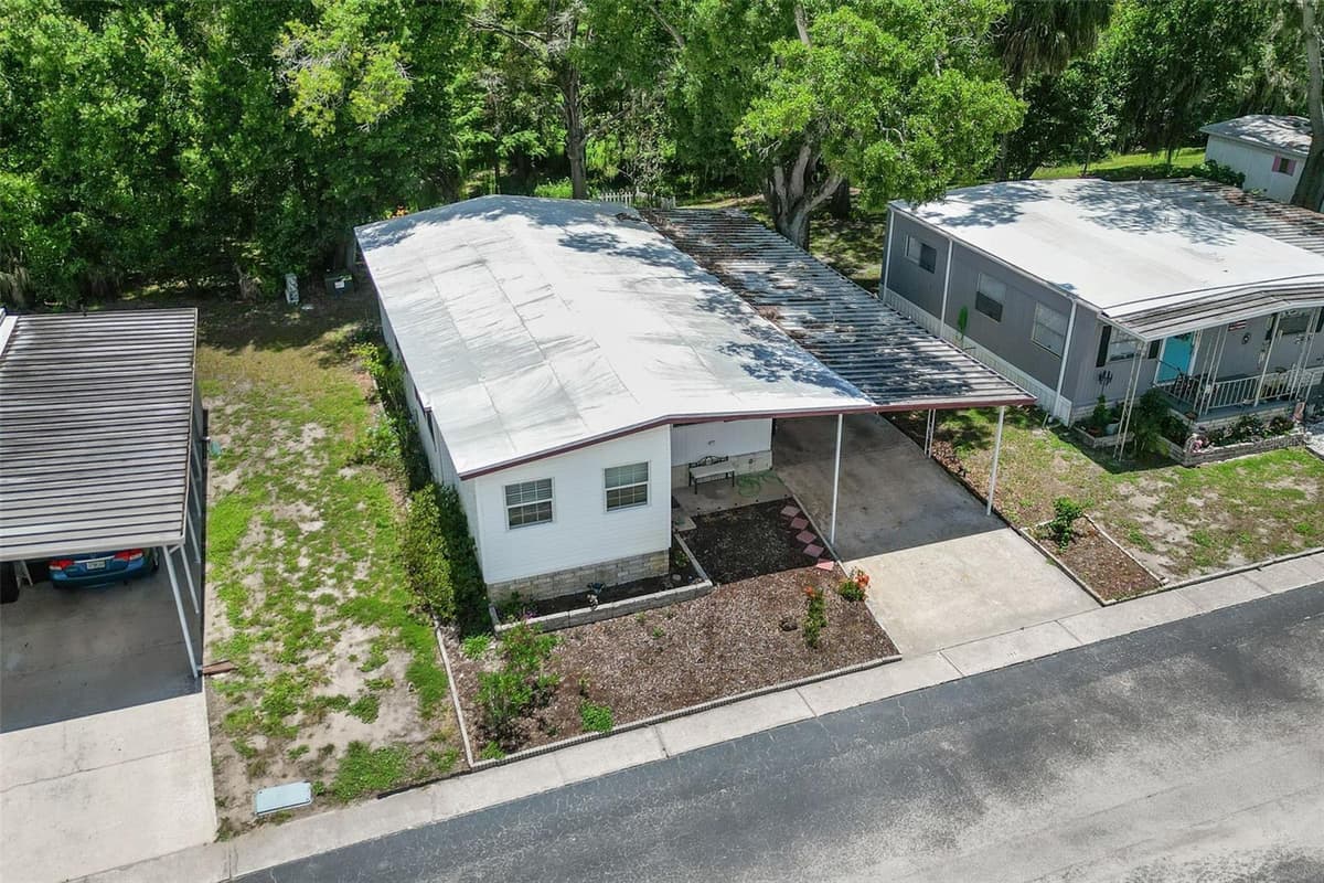 15601 LAKESHORE VILLA LOOP — photo 35 of 44