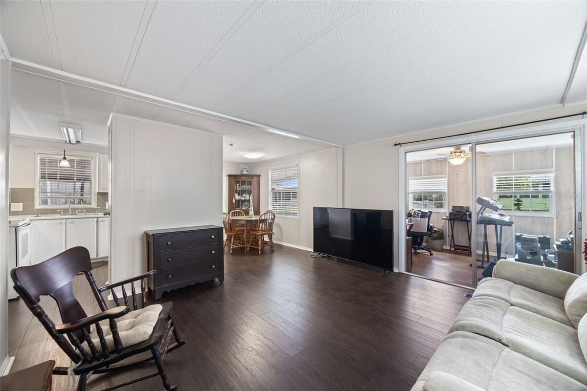 15601 LAKESHORE VILLA LOOP — photo 15 of 44