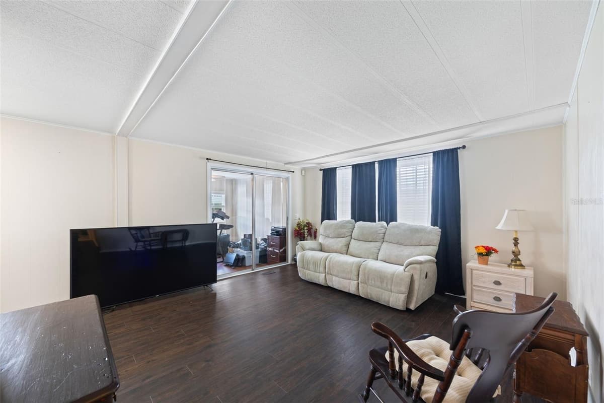 15601 LAKESHORE VILLA LOOP — photo 14 of 44