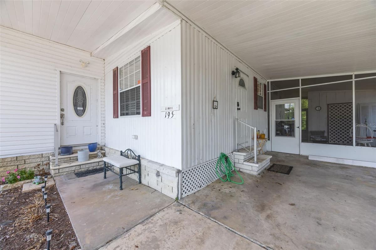 15601 LAKESHORE VILLA LOOP — photo 5 of 44