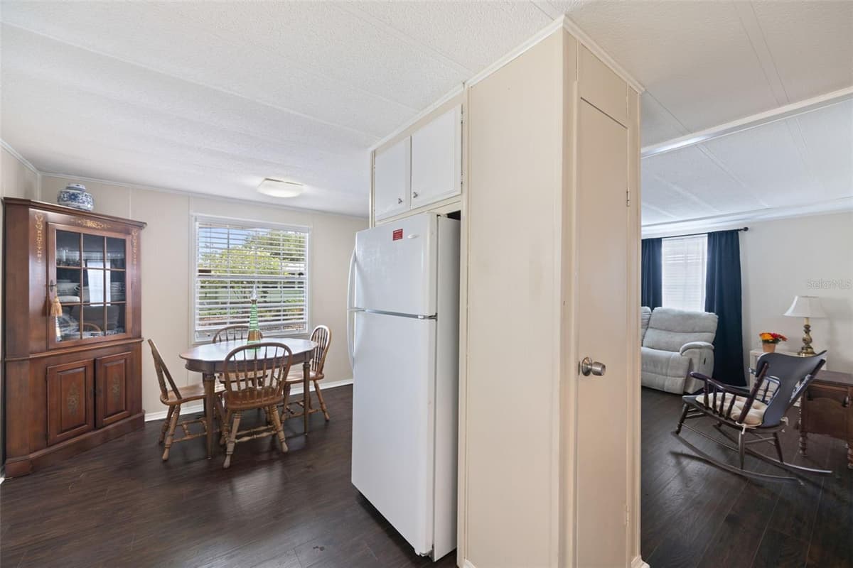 15601 LAKESHORE VILLA LOOP — photo 8 of 44