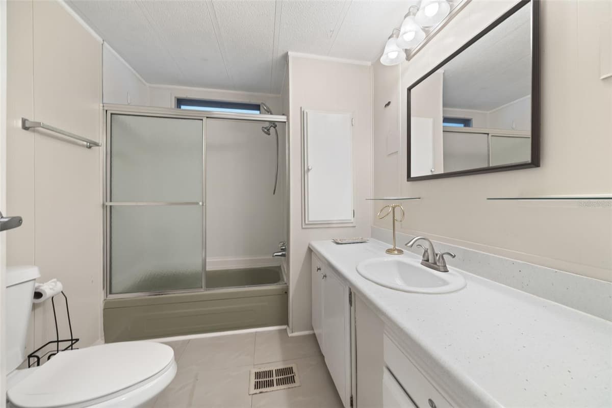 15601 LAKESHORE VILLA LOOP — photo 19 of 44