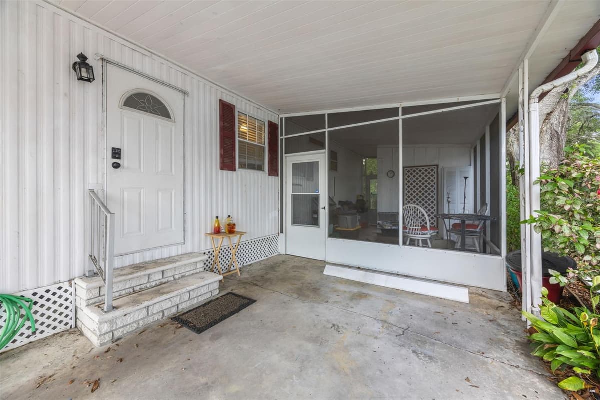 15601 LAKESHORE VILLA LOOP — photo 6 of 44