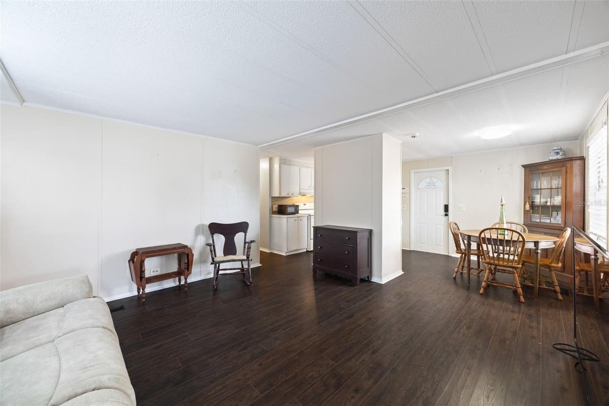 15601 LAKESHORE VILLA LOOP — photo 16 of 44