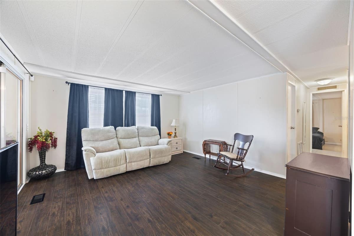 15601 LAKESHORE VILLA LOOP — photo 13 of 44