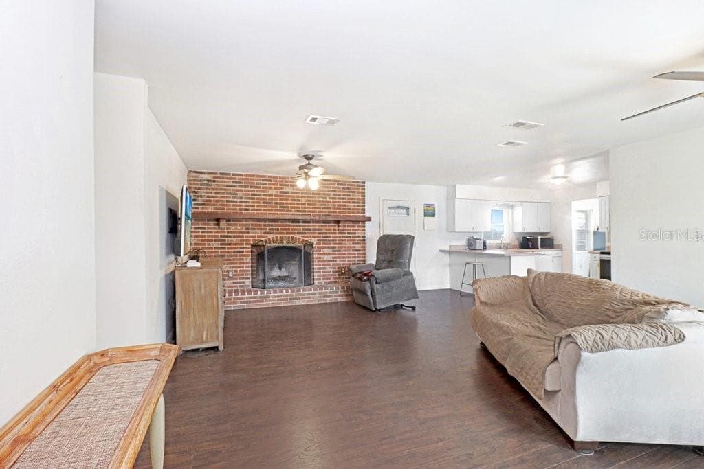 1203 LYNN AVENUE — photo 4 of 36
