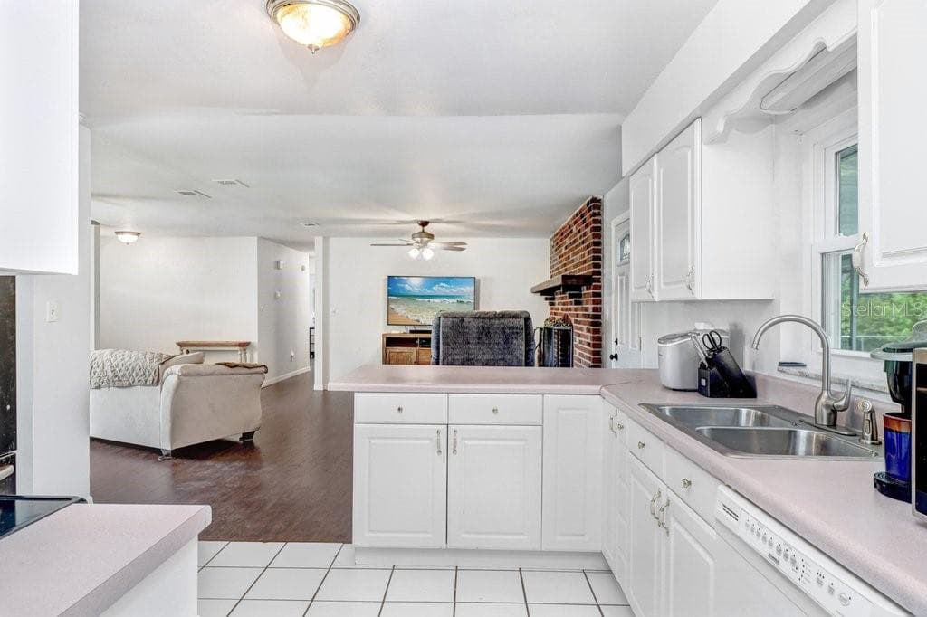 1203 LYNN AVENUE — photo 11 of 36