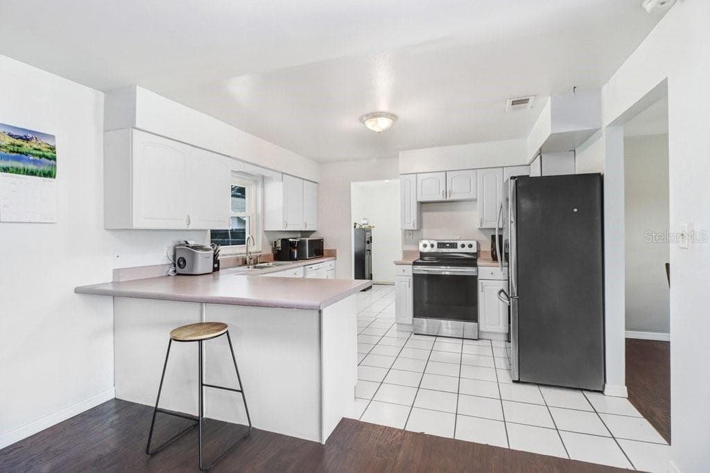 1203 LYNN AVENUE — photo 10 of 36