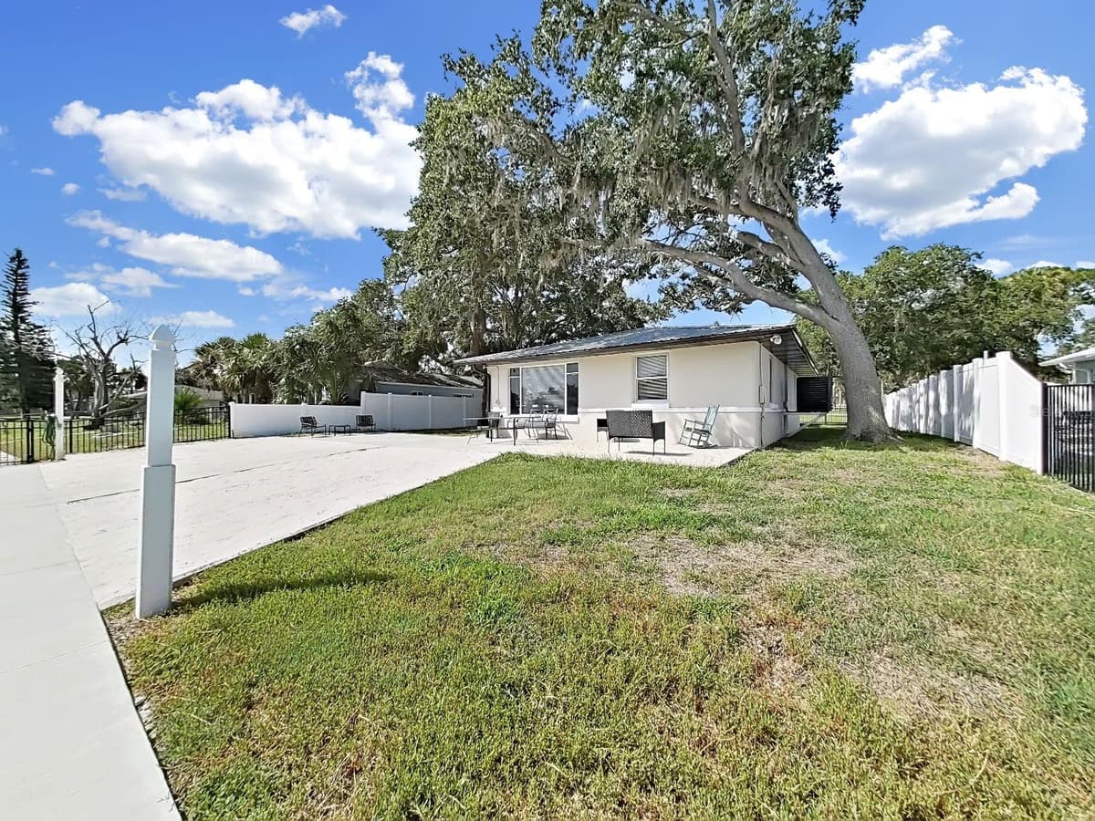 5419 COTEE RIVER DRIVE — photo 37 of 47