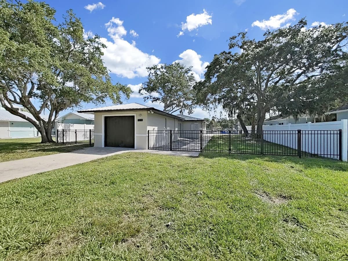 5419 COTEE RIVER DRIVE — photo 8 of 47