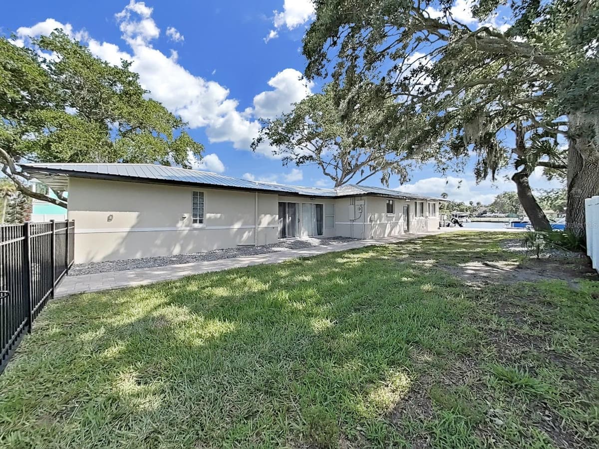5419 COTEE RIVER DRIVE — photo 9 of 47