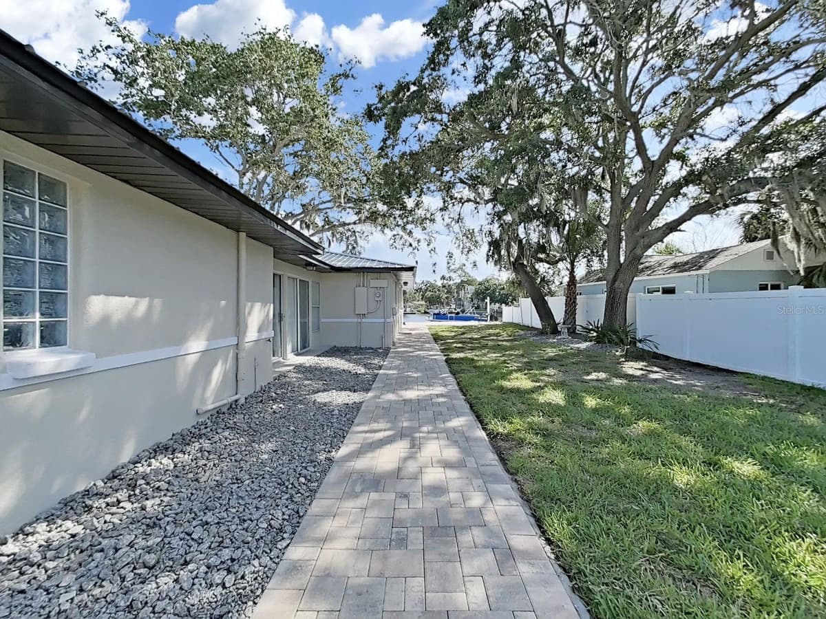 5419 COTEE RIVER DRIVE — photo 10 of 47