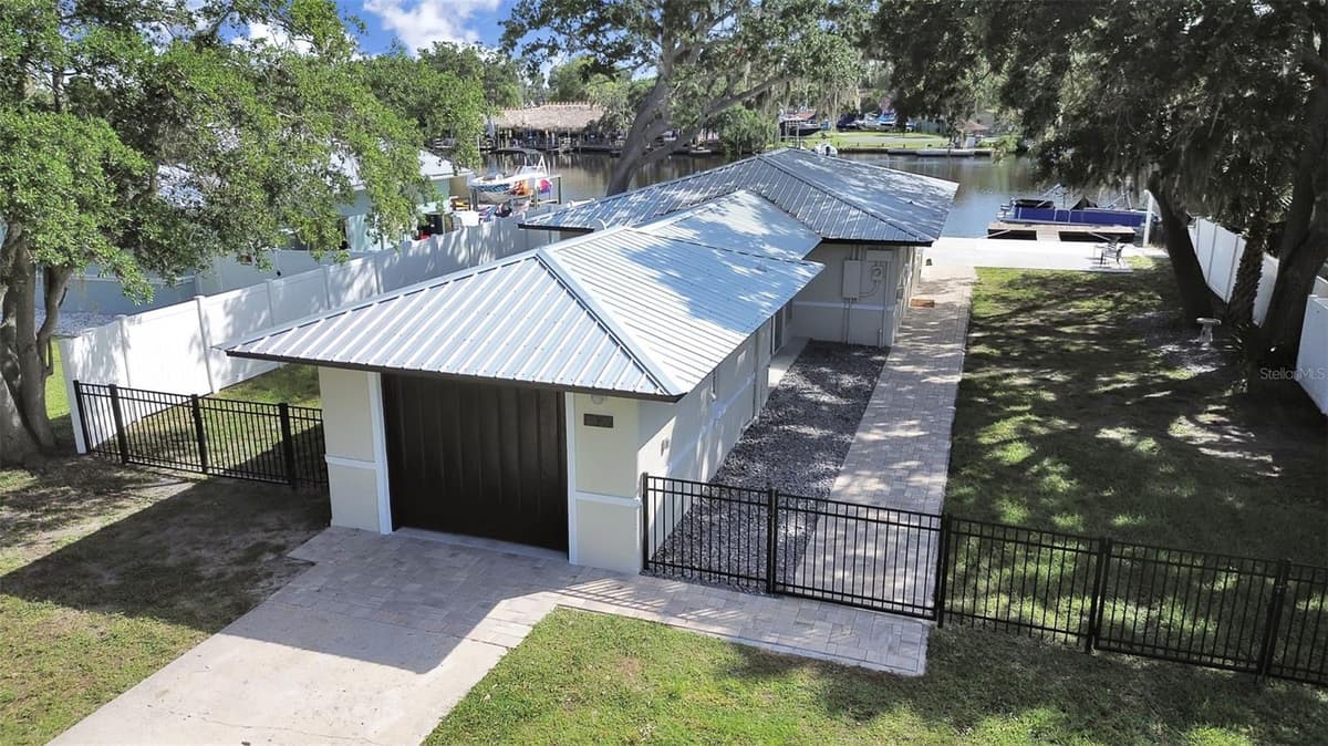 5419 COTEE RIVER DRIVE — photo 1 of 47