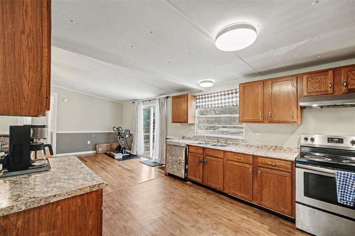 173 PLANKTON AVENUE — photo 10 of 20