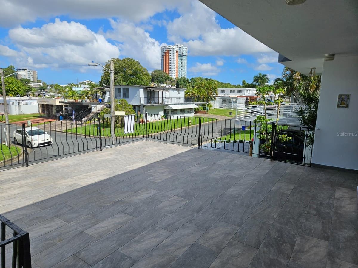 2085 Hercules st URB ALTO APOLO — photo 2 of 5