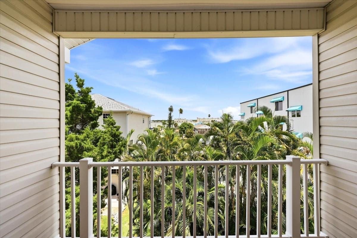 15467 GULF BOULEVARD — photo 35 of 85