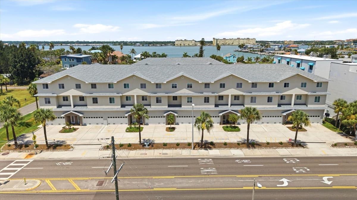 15467 GULF BOULEVARD — photo 3 of 85