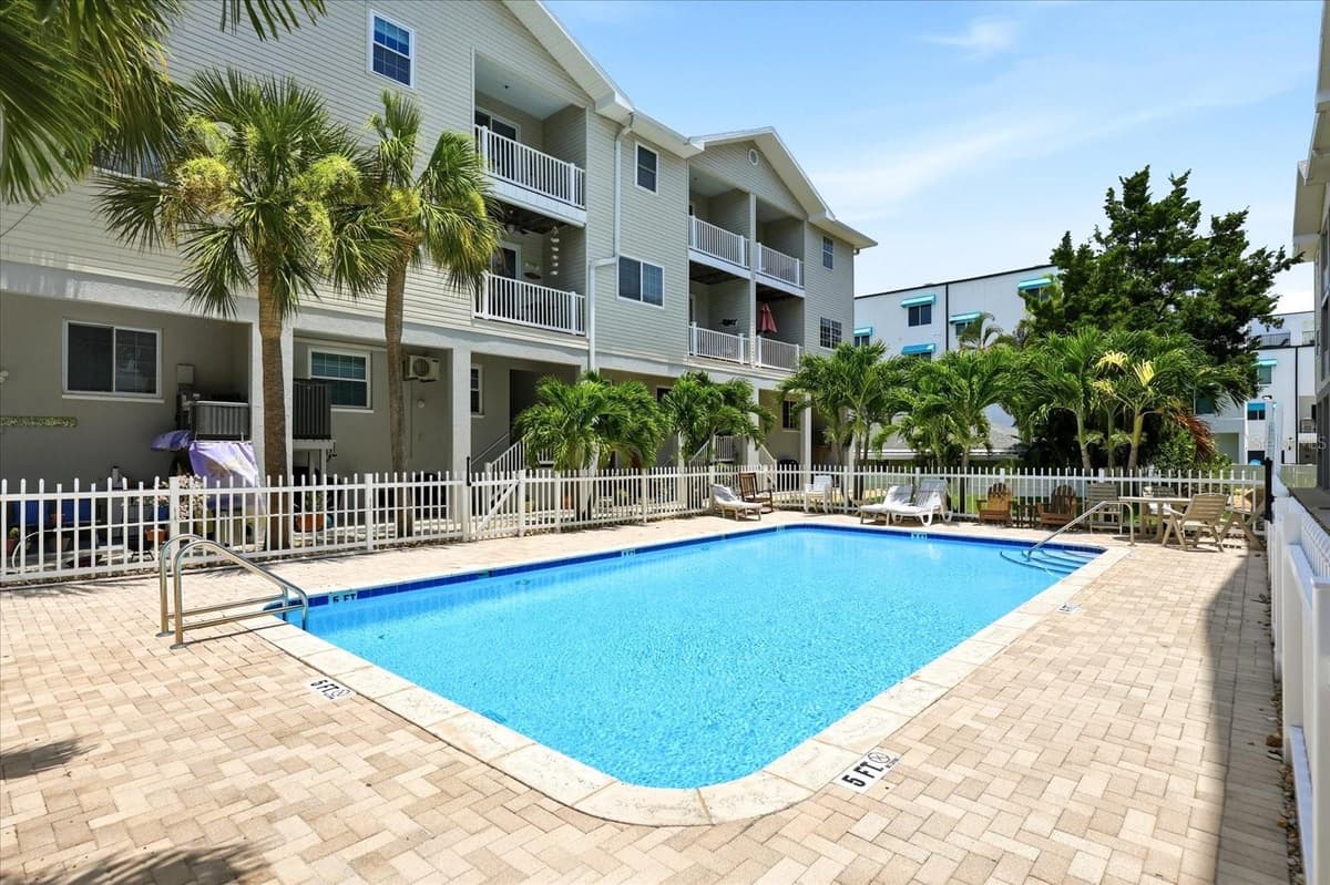15467 GULF BOULEVARD — photo 52 of 85